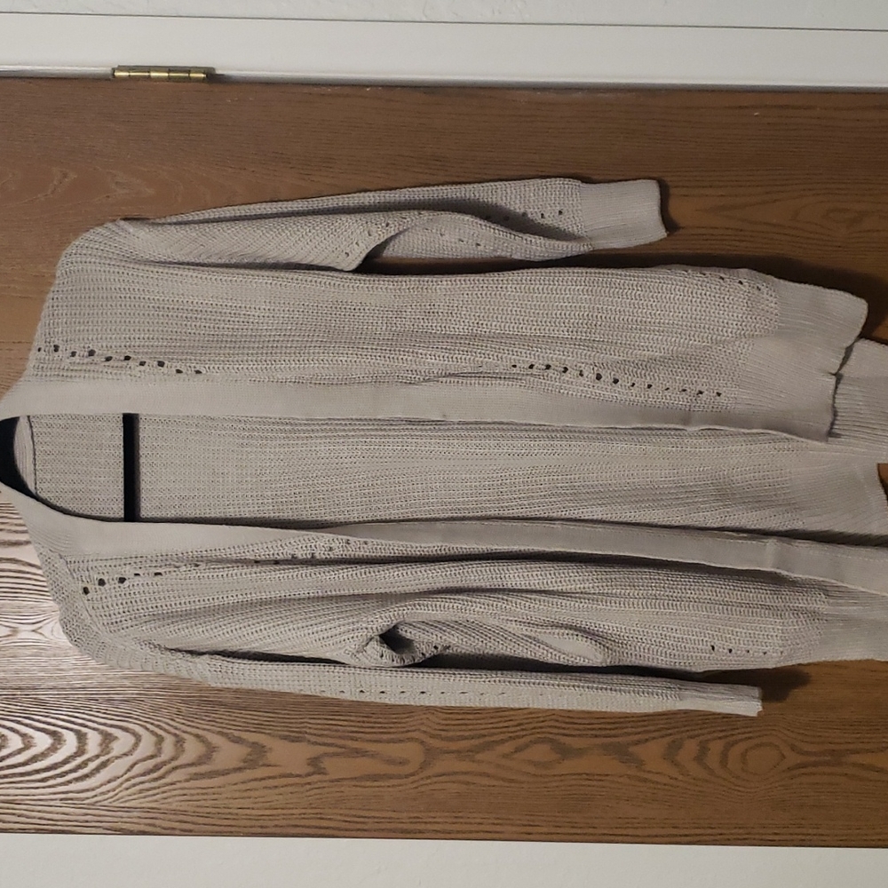 🔥New boutique beige cable knit cardigan - Picture 11 of 16